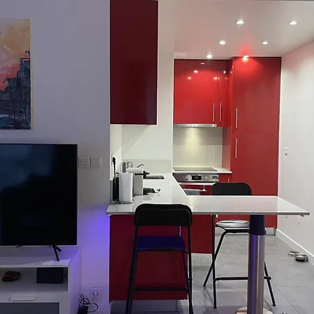 T2 With Balcony Near Bercy Апартаменты *