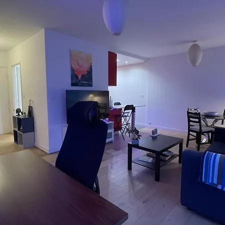 T2 With Balcony Near Bercy Апартаменты Париж